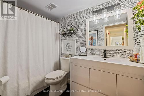901 - 700 Dynes Road, Burlington, ON - Indoor Photo Showing Bathroom