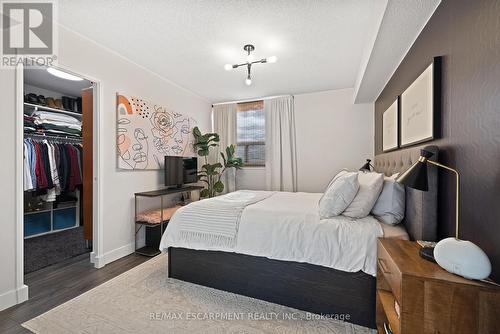 901 - 700 Dynes Road, Burlington, ON - Indoor Photo Showing Bedroom