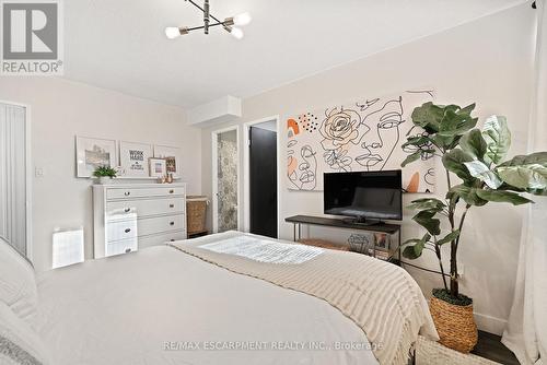 901 - 700 Dynes Road, Burlington, ON - Indoor Photo Showing Bedroom