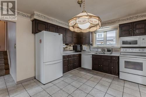 2374 Duncaster Drive, Burlington, ON - Indoor Photo Showing Kitchen