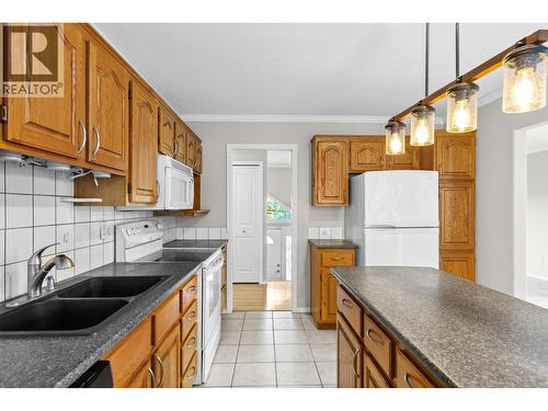 125 Applecrest Court, Kelowna, BC - Indoor Photo Showing Kitchen With Double Sink