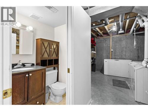 125 Applecrest Court, Kelowna, BC - Indoor Photo Showing Laundry Room