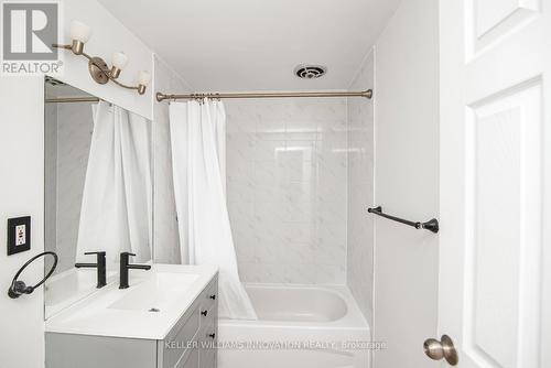 9A - 25 Britten Close, Hamilton, ON - Indoor Photo Showing Bathroom