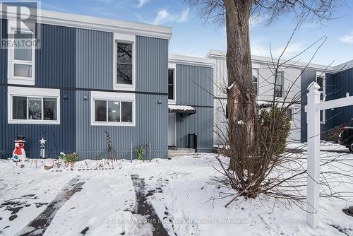 9A - 25 Britten Close, Hamilton, ON - Outdoor