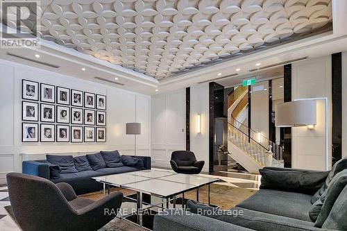 1002 - 955 Bay Street, Toronto, ON - Indoor