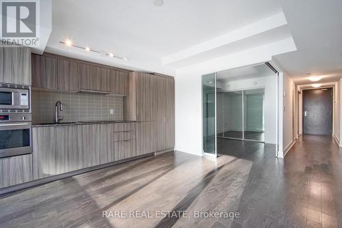 1002 - 955 Bay Street, Toronto, ON - Indoor Photo Showing Kitchen