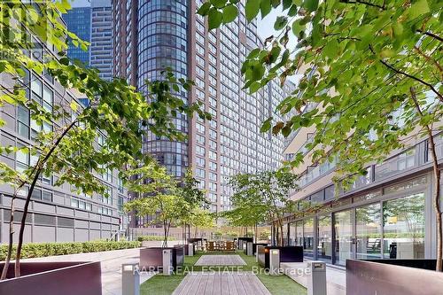 1002 - 955 Bay Street, Toronto, ON - Outdoor
