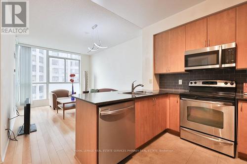 1111 - 225 Webb Drive, Mississauga, ON - Indoor Photo Showing Kitchen With Double Sink