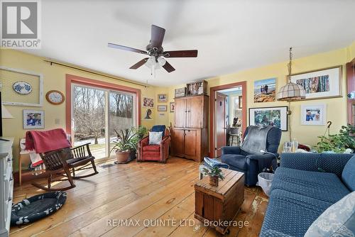 636 Glen Ross Road, Quinte West (Sidney Ward), ON - Indoor Photo Showing Living Room