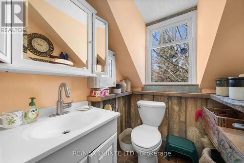 636 Glen Ross Road, Quinte West (Sidney Ward), ON - Indoor Photo Showing Bathroom