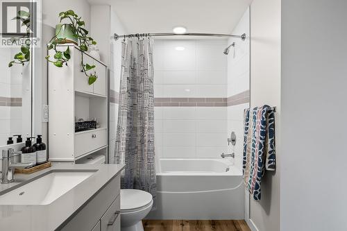 722 Valley Road Unit# 312, Kelowna, BC - Indoor Photo Showing Bathroom
