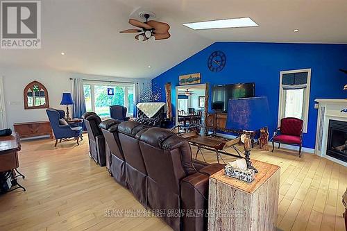 1856 Sherbrooke Street W, Cavan Monaghan (Cavan-Monaghan), ON - Indoor Photo Showing Living Room With Fireplace