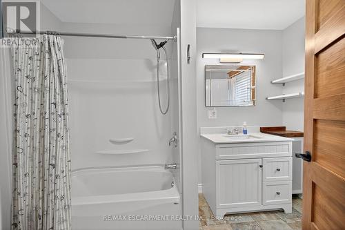 266 Wexford Avenue S, Hamilton, ON - Indoor Photo Showing Bathroom