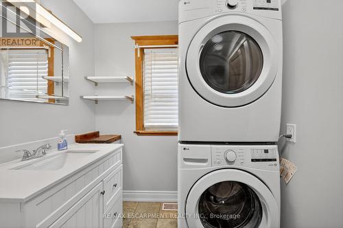 266 Wexford Avenue S, Hamilton, ON - Indoor Photo Showing Laundry Room