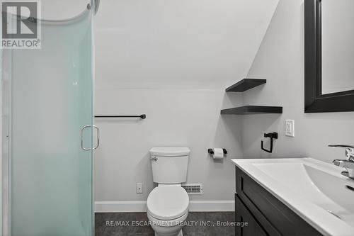 266 Wexford Avenue S, Hamilton, ON - Indoor Photo Showing Bathroom