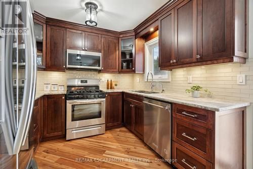 7 Birchway Place, Halton Hills, ON - Indoor Photo Showing Kitchen