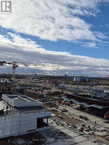 617 C Tower - 8 Interchange Way, Vaughan, ON - Outdoor With View