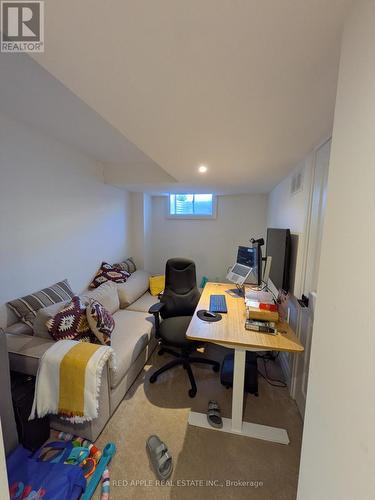 88 Fairlane Avenue N, Barrie, ON - Indoor