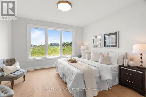 39 East Glen Drive, Lambton Shores (Arkona), ON - Indoor Photo Showing Bedroom