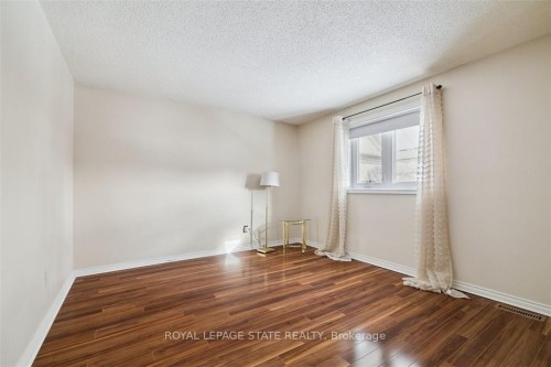 10 Finch Place, Hamilton, ON - Indoor Photo Showing Other Room