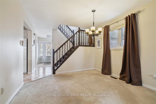 10 Finch Place, Hamilton, ON - Indoor Photo Showing Other Room