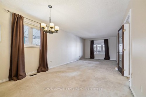 10 Finch Place, Hamilton, ON - Indoor Photo Showing Other Room