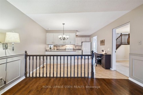 10 Finch Place, Hamilton, ON - Indoor Photo Showing Other Room