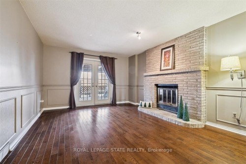 10 Finch Place, Hamilton, ON - Indoor With Fireplace