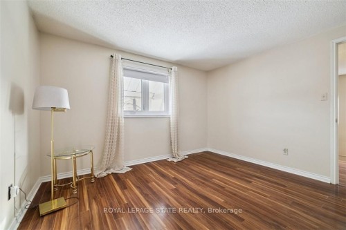 10 Finch Place, Hamilton, ON - Indoor Photo Showing Other Room