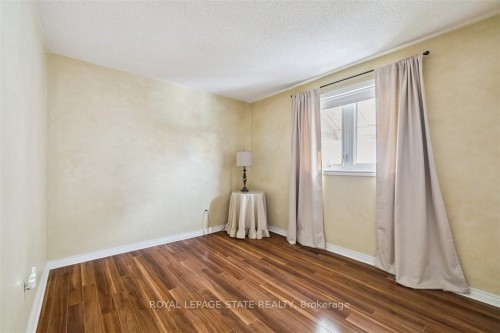 10 Finch Place, Hamilton, ON - Indoor Photo Showing Other Room