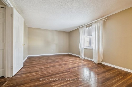 10 Finch Place, Hamilton, ON - Indoor Photo Showing Other Room