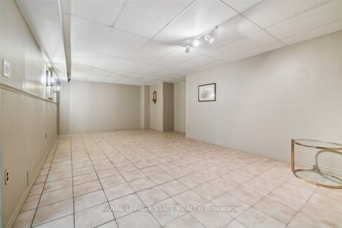 10 Finch Place, Hamilton, ON - Indoor Photo Showing Other Room