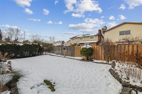 10 Finch Place, Hamilton, ON - Outdoor