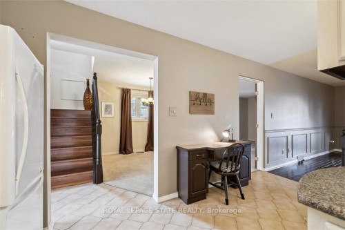 10 Finch Place, Hamilton, ON - Indoor Photo Showing Other Room