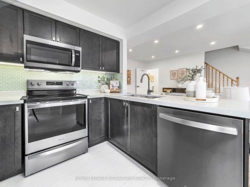 2249 Bur Oak Avenue, Markham, ON - Indoor Photo Showing Kitchen With Upgraded Kitchen