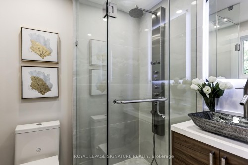 30 Snowcrest Avenue, Toronto, ON - Indoor Photo Showing Bathroom