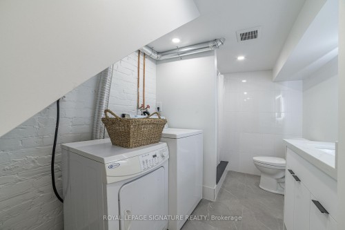 Bsmt-103 Gloucester Street, Toronto, ON - Indoor Photo Showing Laundry Room
