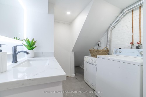 Bsmt-103 Gloucester Street, Toronto, ON - Indoor Photo Showing Laundry Room