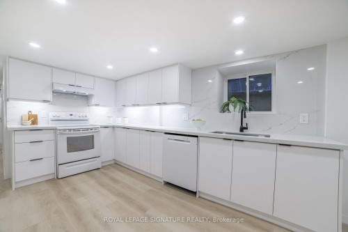 Bsmt-103 Gloucester Street, Toronto, ON - Indoor Photo Showing Kitchen