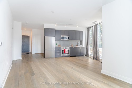 109-293 The Kingsway N/A, Toronto, ON - Indoor Photo Showing Kitchen