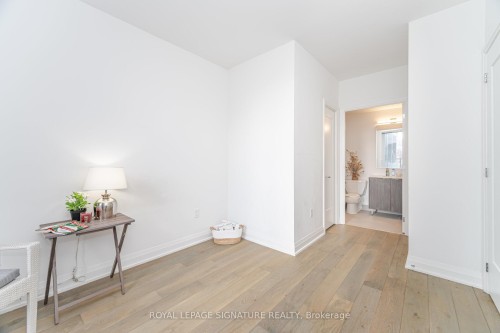 109-293 The Kingsway N/A, Toronto, ON - Indoor Photo Showing Other Room