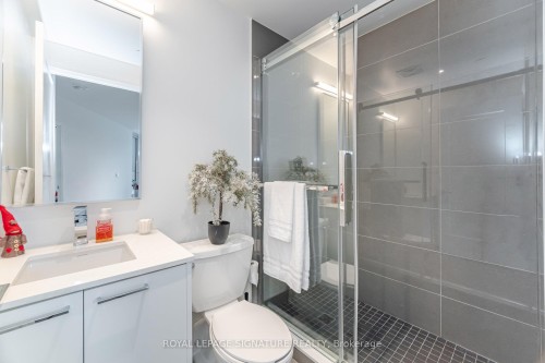 109-293 The Kingsway N/A, Toronto, ON - Indoor Photo Showing Bathroom