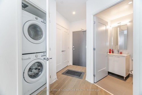 109-293 The Kingsway N/A, Toronto, ON - Indoor Photo Showing Laundry Room