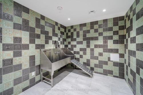 109-293 The Kingsway N/A, Toronto, ON - Indoor Photo Showing Bathroom