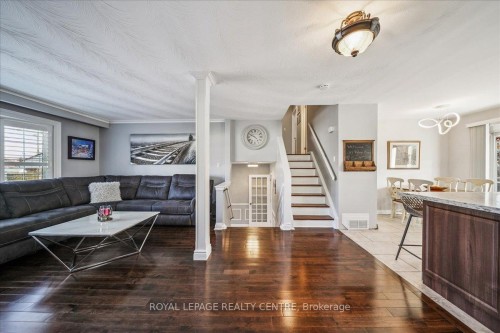 21 Pylon Place, Toronto, ON - Indoor Photo Showing Living Room