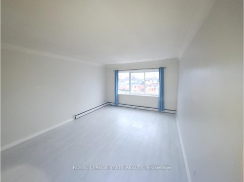 981 Mohawk Road E, Hamilton, ON - Indoor Photo Showing Other Room