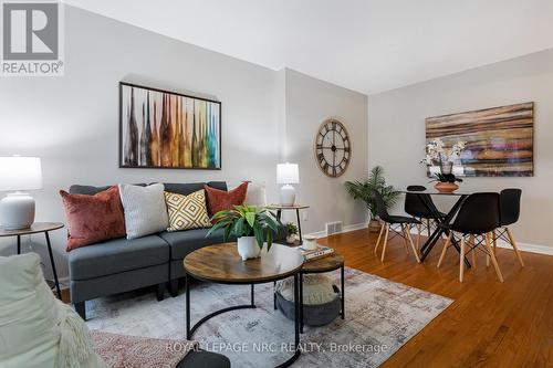 50 - 151 Parnell Road, St. Catharines, ON - Indoor Photo Showing Living Room