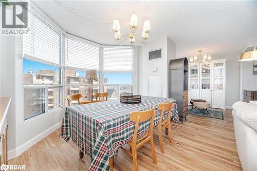 100 Millside Drive Unit# 1003, Milton, ON - Indoor Photo Showing Dining Room