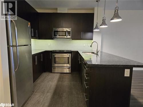 33 Whitmer Street Unit# 324, Milton, ON - Indoor Photo Showing Kitchen With Upgraded Kitchen