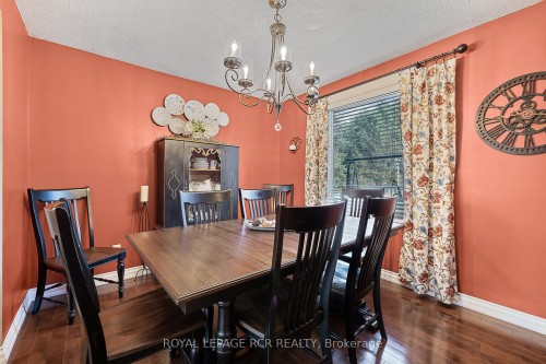 99 Toll Road, East Gwillimbury, ON - Indoor Photo Showing Dining Room